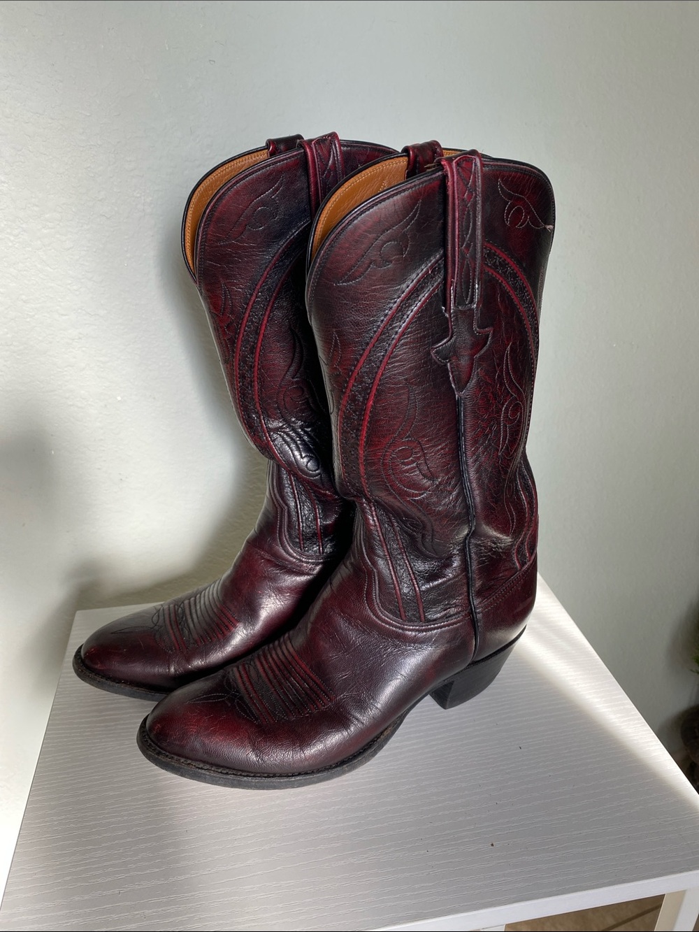 Lucchese Men's Deep Burgundy Leather Western Boots size 8